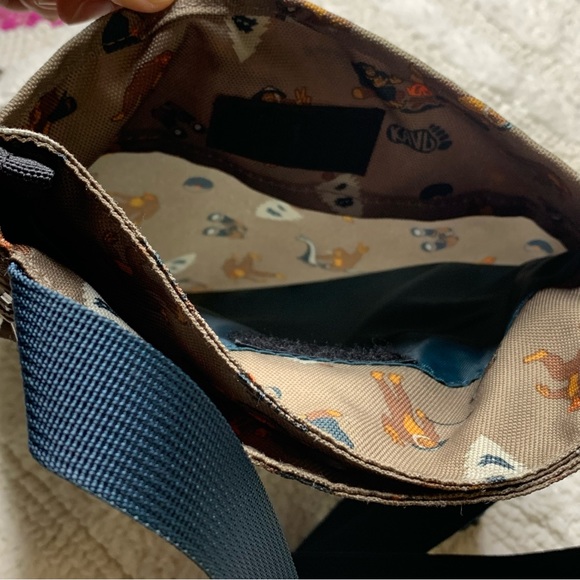 Kavu Sasquatch Bigfoot For Keeps Crossbody Purse Bag - Picture 4 of 12